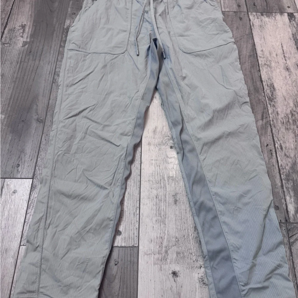 Lululemon Beyond the Studio Pants Slim 6 Rhino Grey Excellent preowned condition